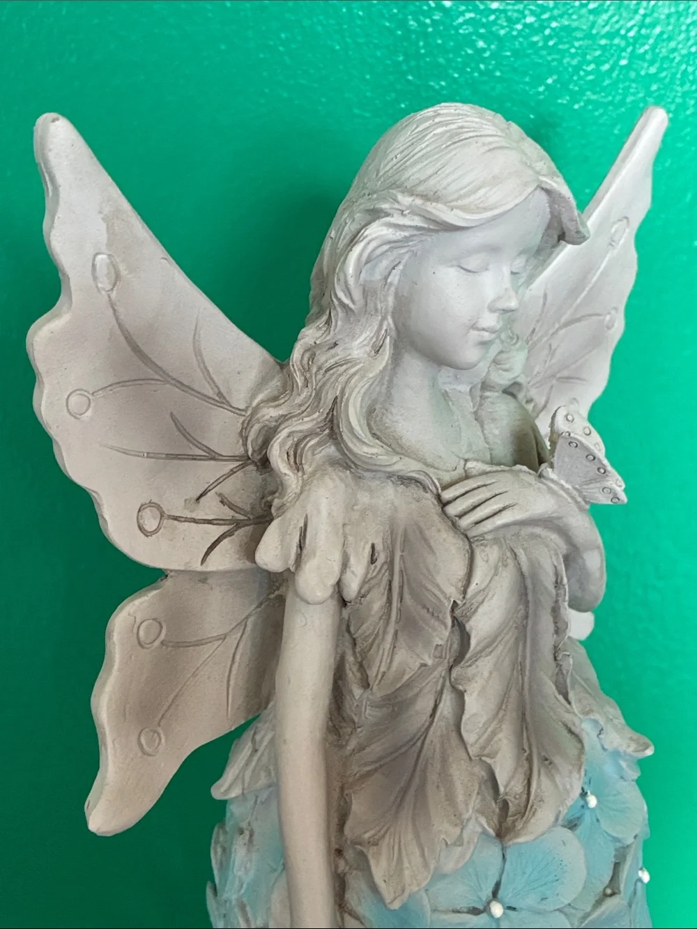 NWT Resin garden fairy statue with blue hydrangea skirt leaves and butterfly 12